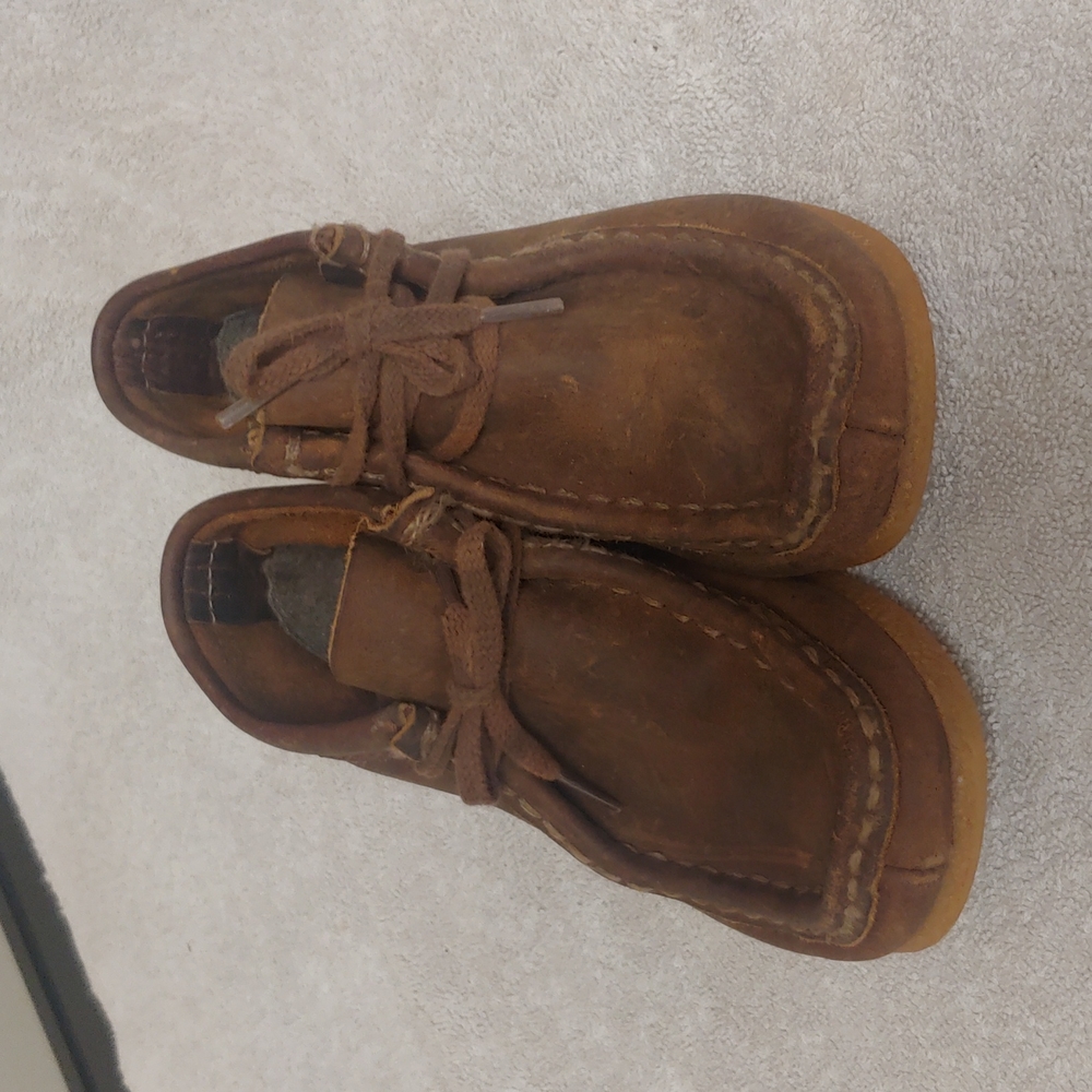 Clark's Wallabee kids shoes unisex sz.9.5